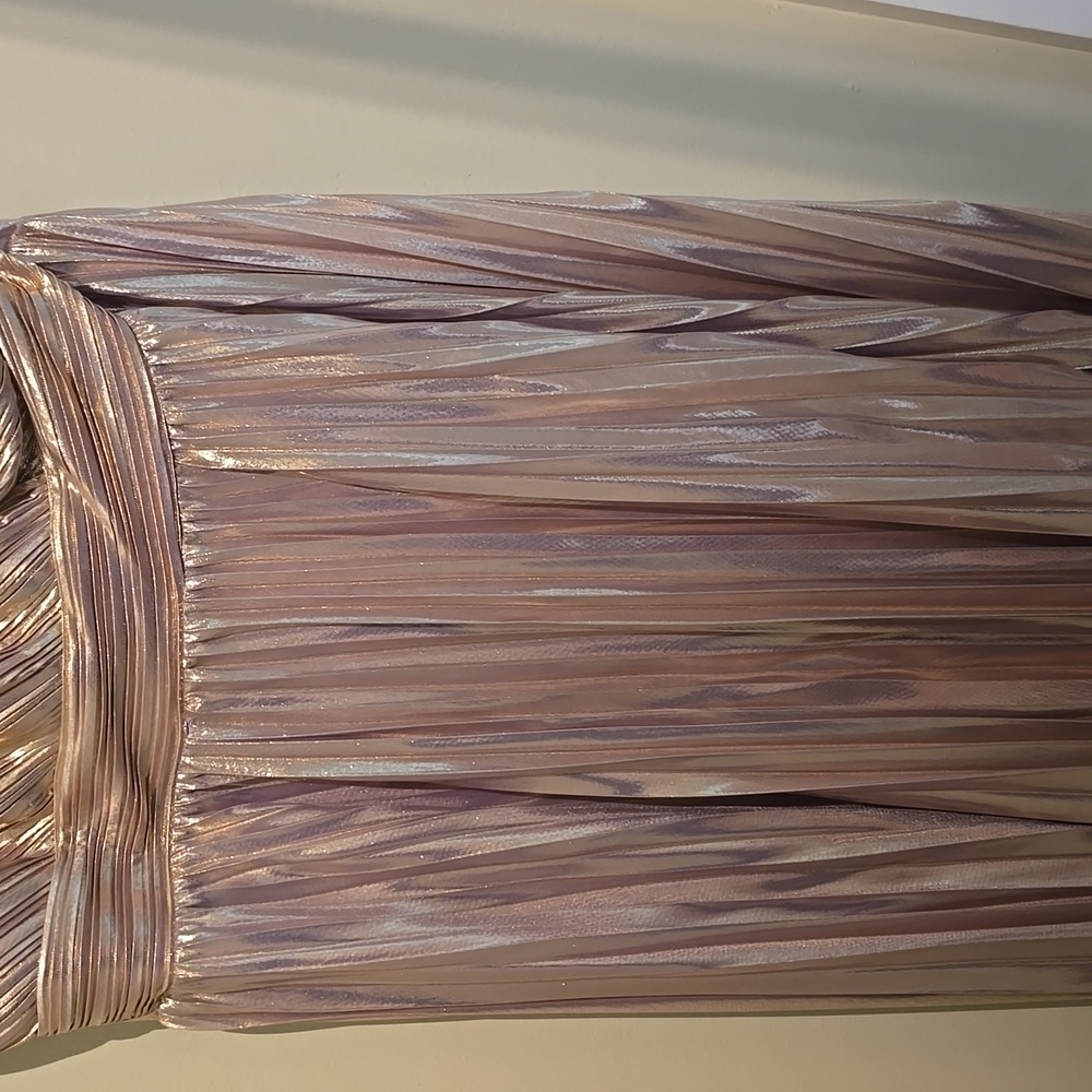 One-Shoulder Metallic Gown - Picture 3 of 4